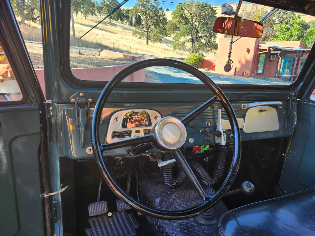 Toyota-landcruiser-fj40-1967-12