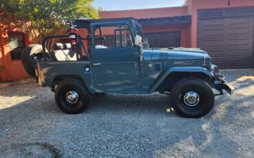 Toyota-landcruiser-fj40-1967-3