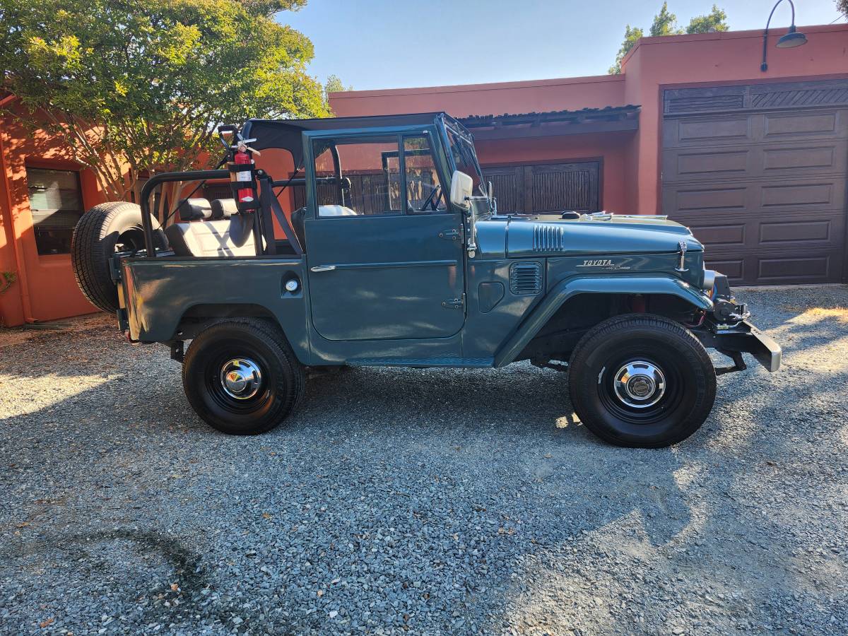 Toyota-landcruiser-fj40-1967-3