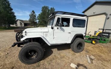 Toyota-landcruiser-fj40-1974-white-2