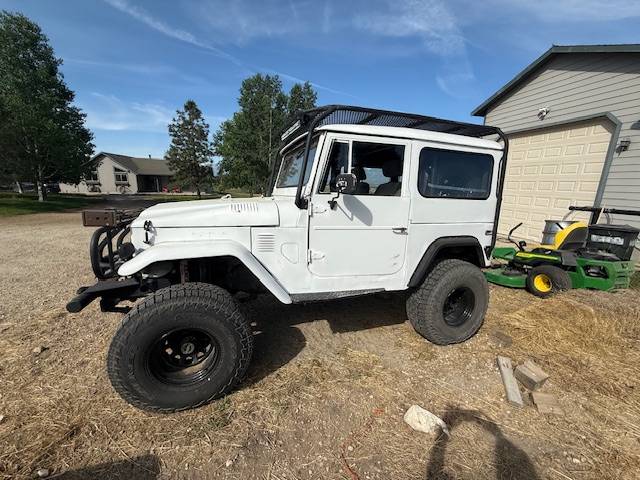 Toyota-landcruiser-fj40-1974-white-2