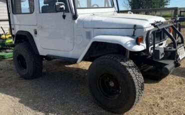 Toyota-landcruiser-fj40-1974-white