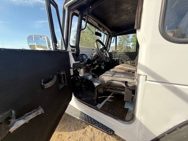 Toyota-landcruiser-fj40-1974-white-4