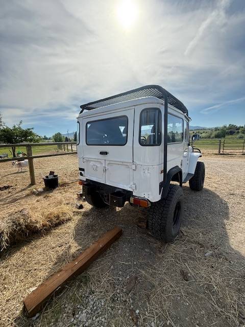 Toyota-landcruiser-fj40-1974-white-5