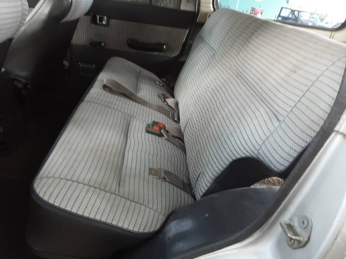 Toyota-landcruiser-hj60-diesel-1987-white-10