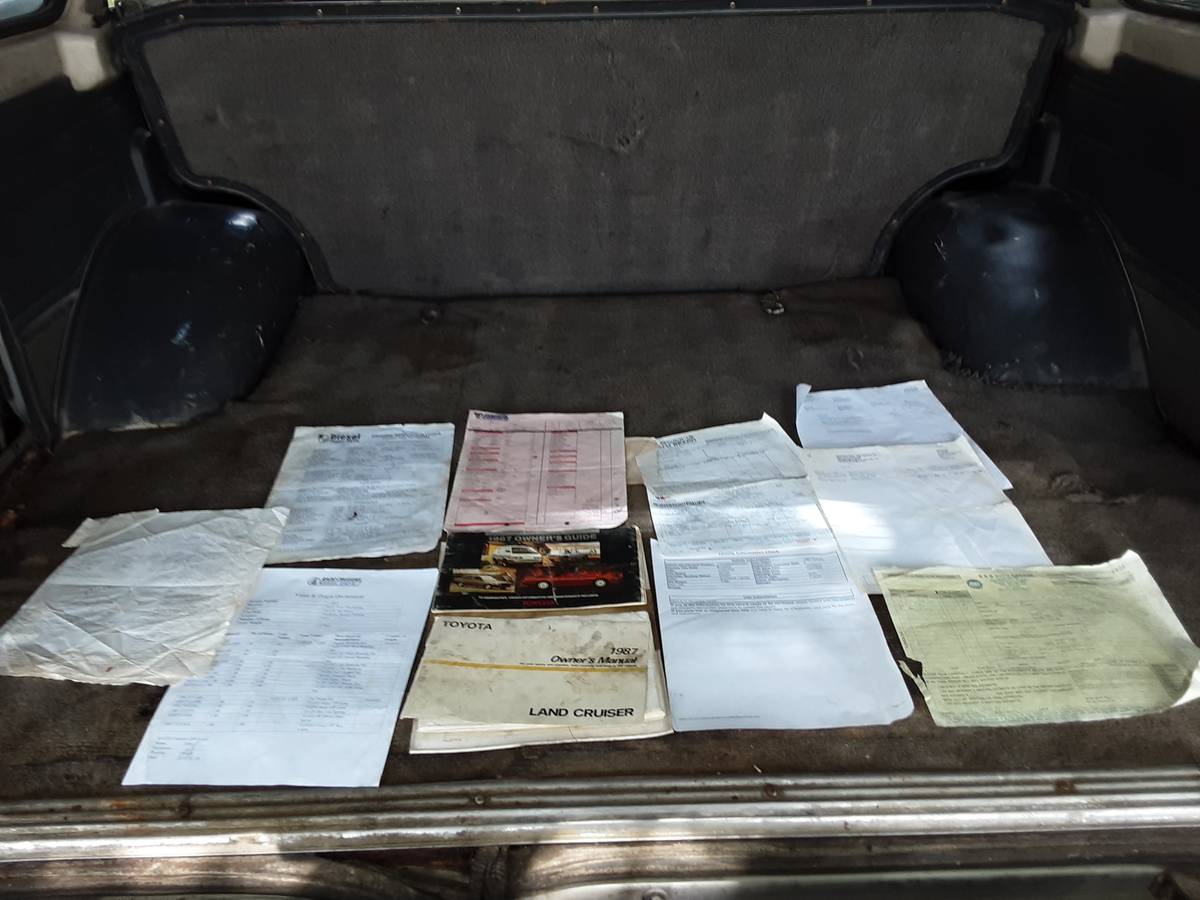 Toyota-landcruiser-hj60-diesel-1987-white-12