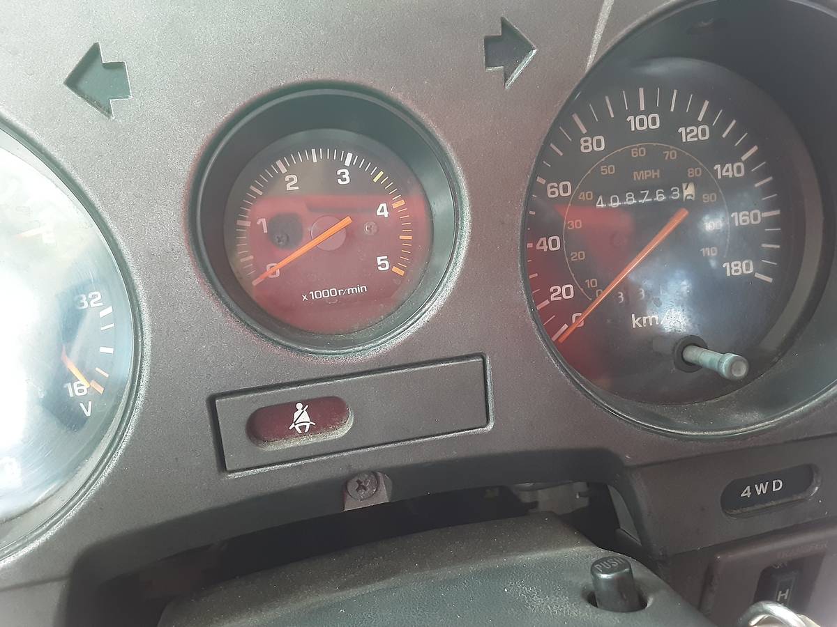 Toyota-landcruiser-hj60-diesel-1987-white-15