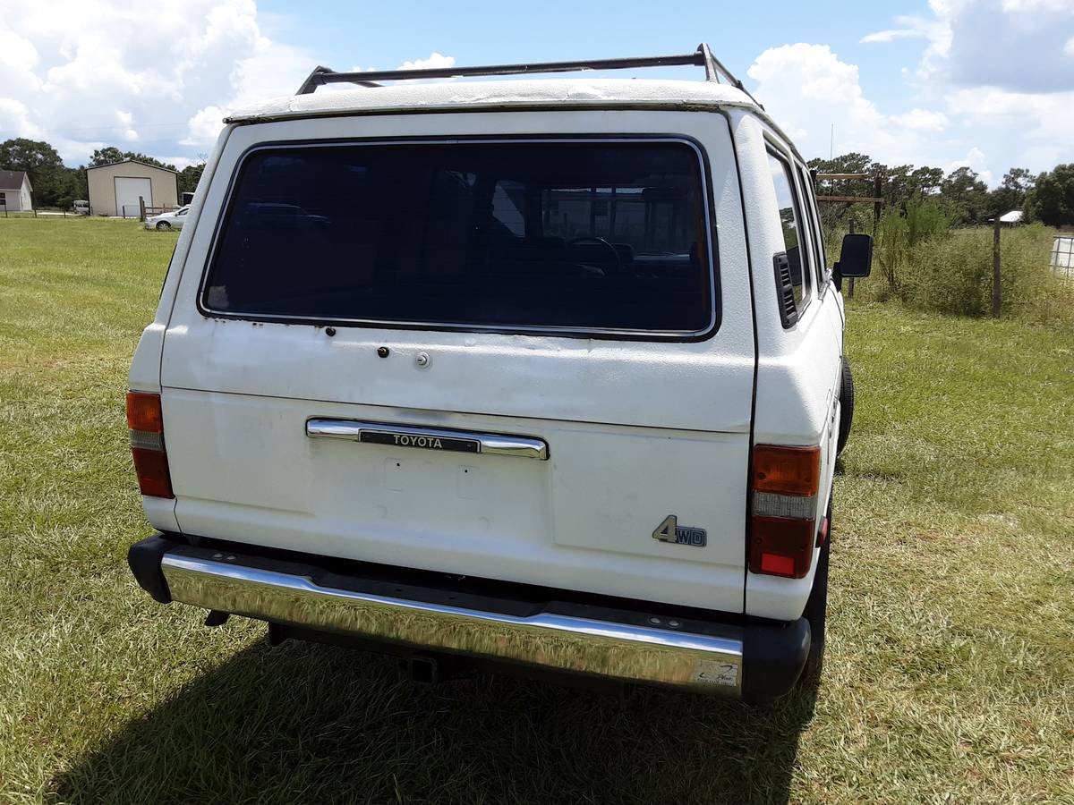 Toyota-landcruiser-hj60-diesel-1987-white-3