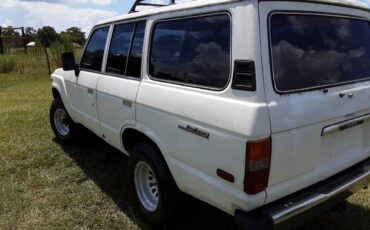 Toyota-landcruiser-hj60-diesel-1987-white-4