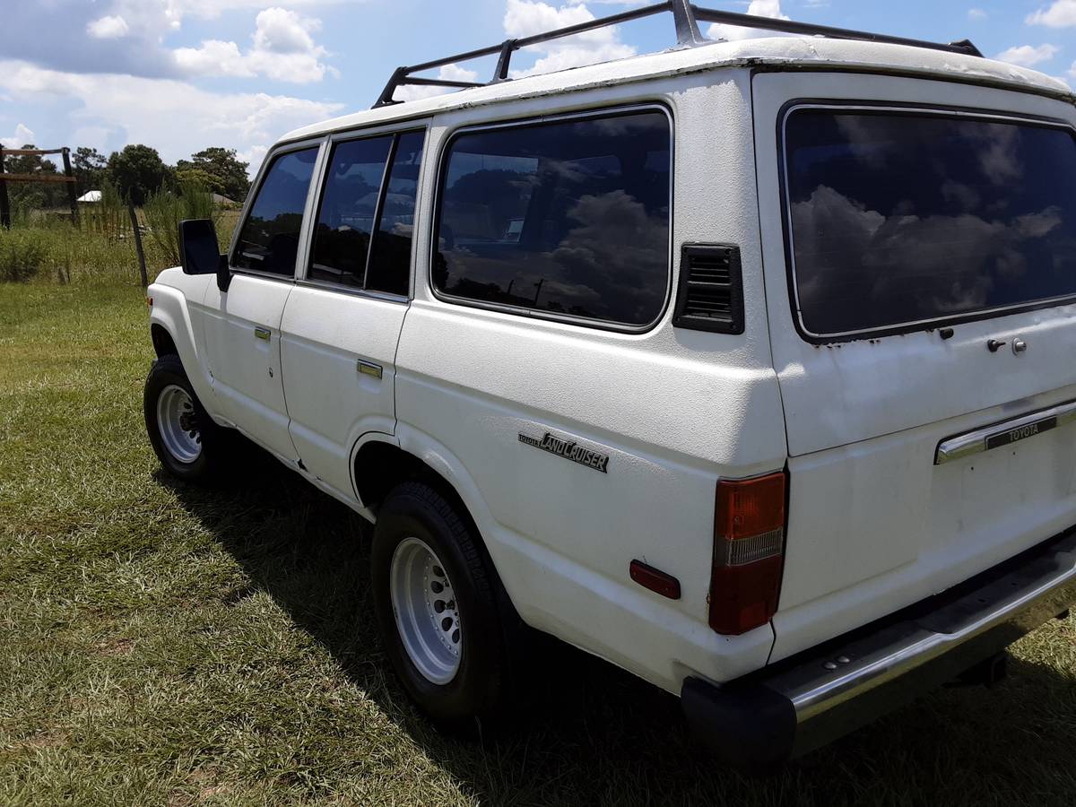 Toyota-landcruiser-hj60-diesel-1987-white-4
