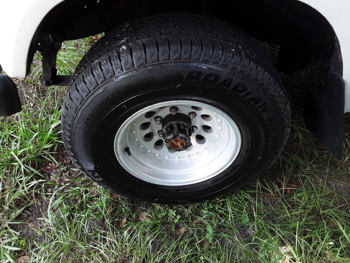 Toyota-landcruiser-hj60-diesel-1987-white-5