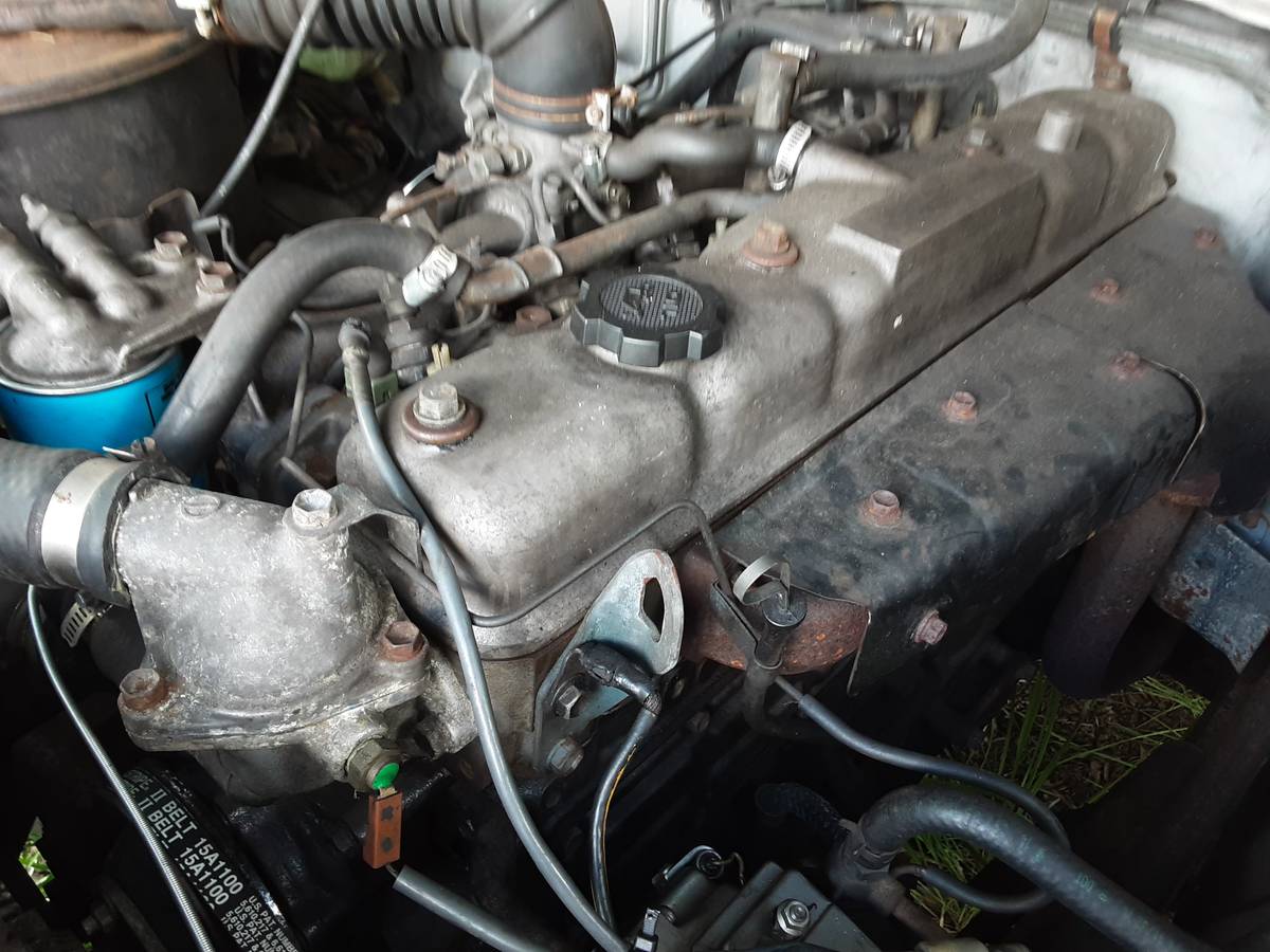 Toyota-landcruiser-hj60-diesel-1987-white-7
