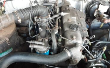 Toyota-landcruiser-hj60-diesel-1987-white-8