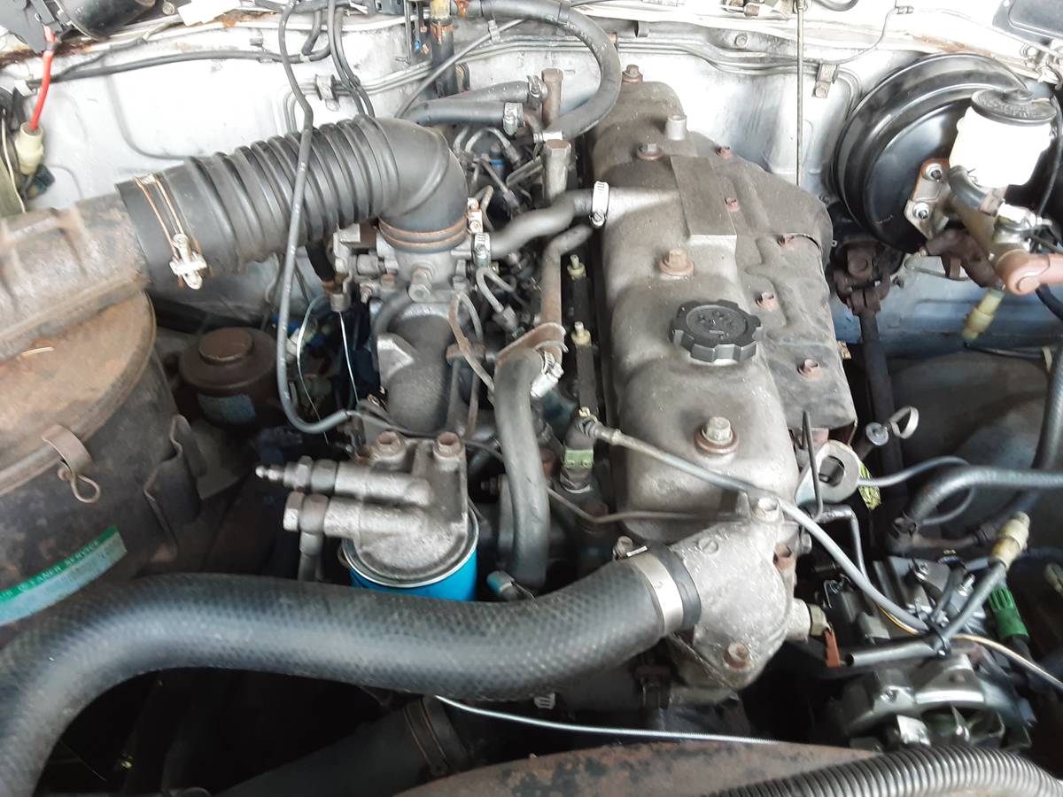 Toyota-landcruiser-hj60-diesel-1987-white-8
