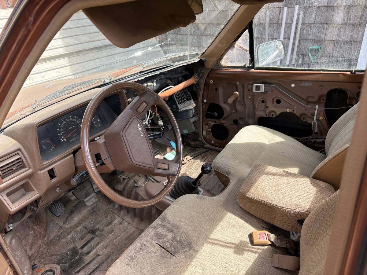 Toyota-long-bed-2wd-1988-brown-1