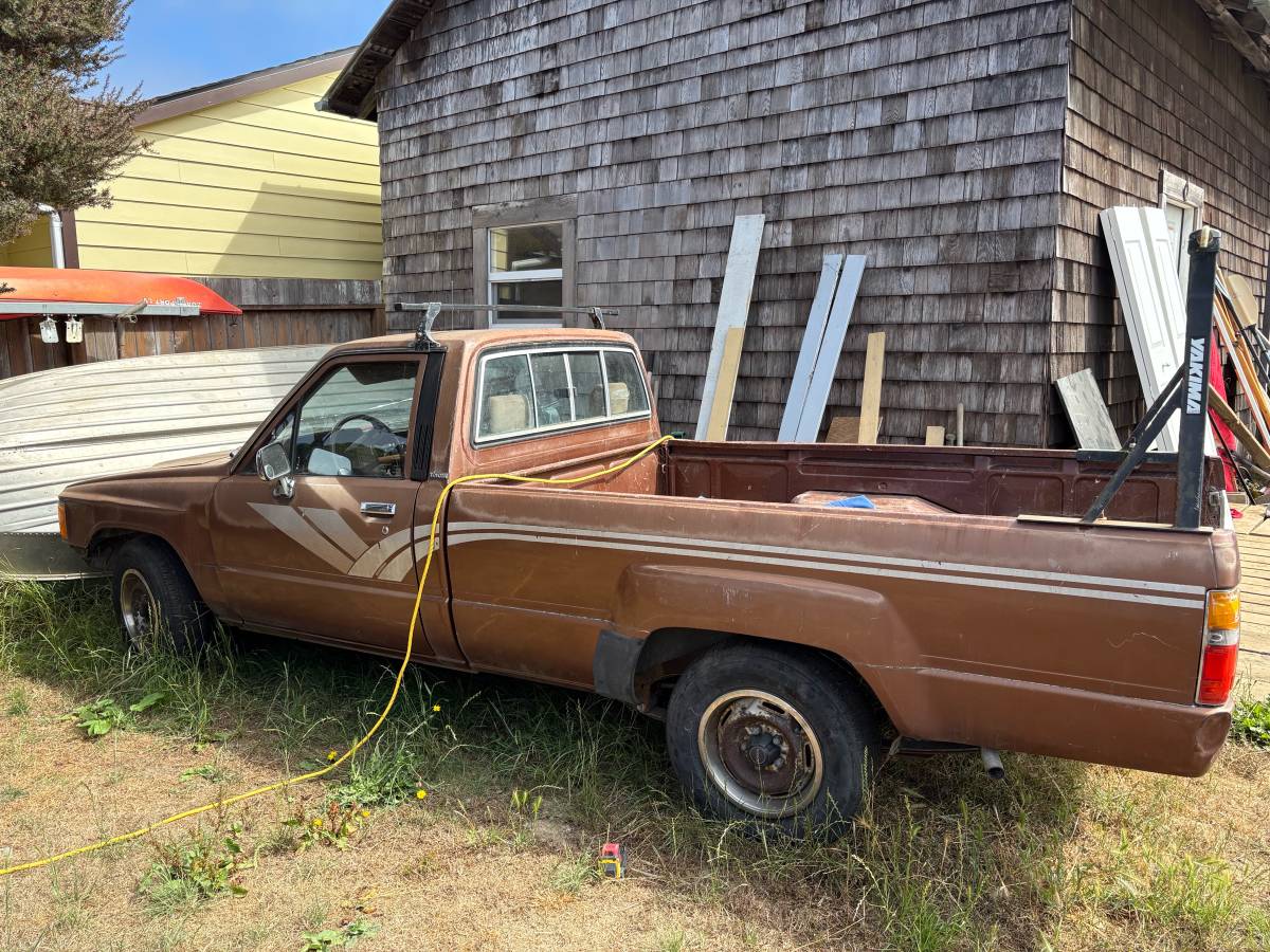 Toyota-long-bed-2wd-1988-brown
