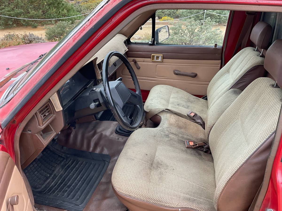 Toyota-long-bed-pickup-1986-red-7
