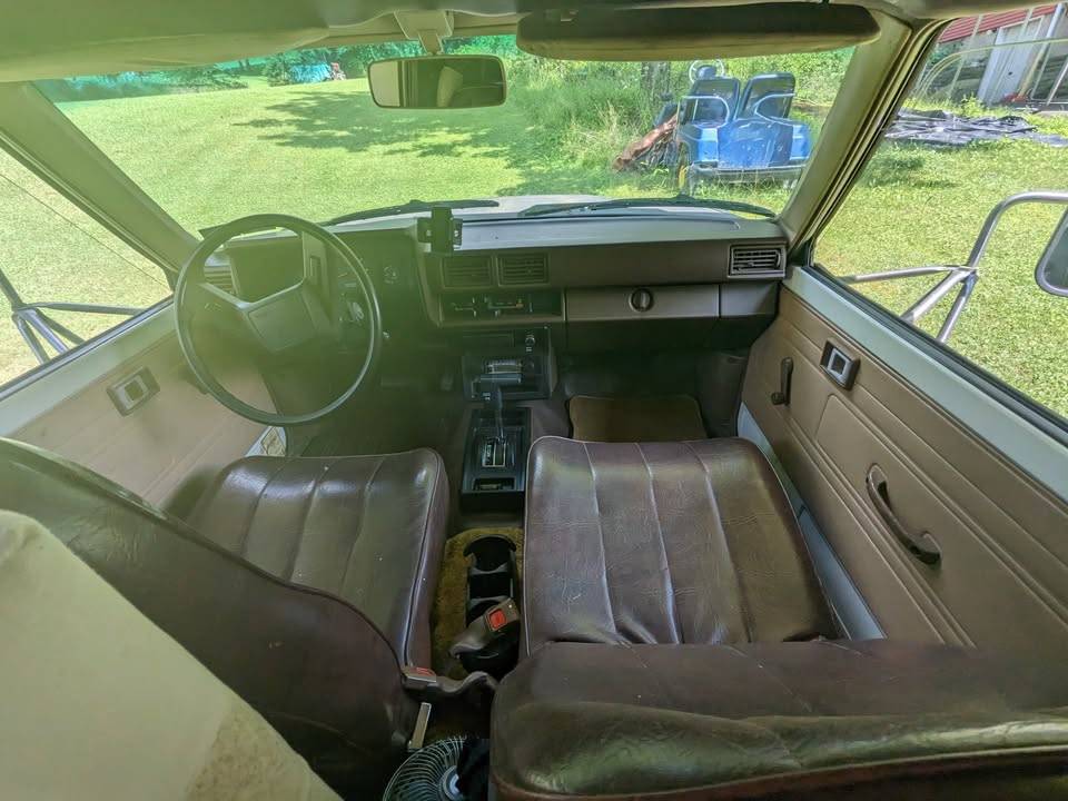 Toyota-mini-cruiser-1984-white-8