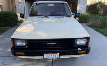 Toyota-pick-up-1986-white-5