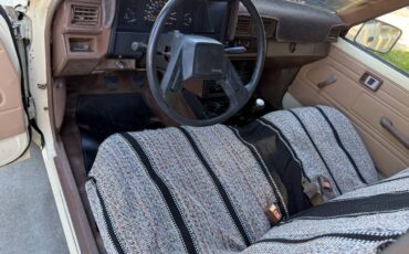 Toyota-pick-up-1986-white-8