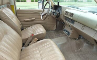 Toyota-pick-up-1987-white-12