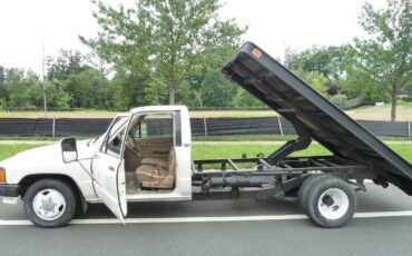 Toyota-pick-up-1987-white-16