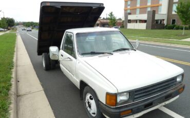 Toyota-pick-up-1987-white-17