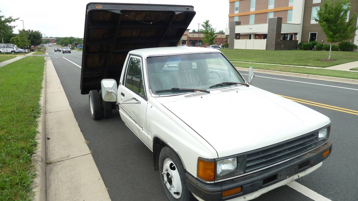 Toyota-pick-up-1987-white-17