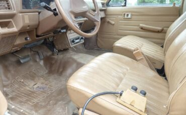 Toyota-pick-up-1987-white-19