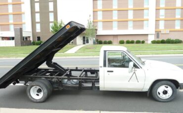Toyota-pick-up-1987-white-2