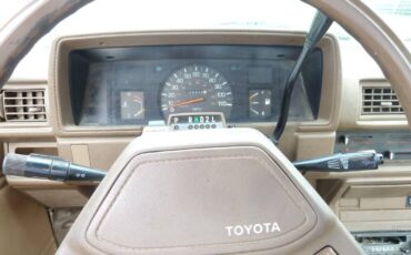 Toyota-pick-up-1987-white-20