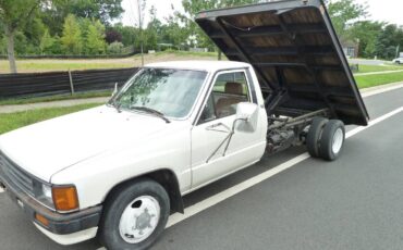 Toyota-pick-up-1987-white-23