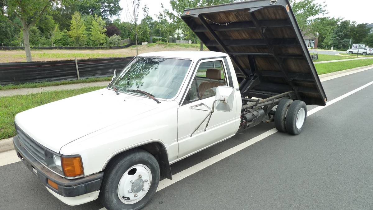 Toyota-pick-up-1987-white-23