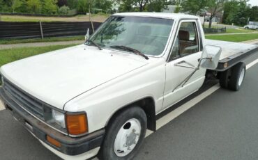 Toyota-pick-up-1987-white
