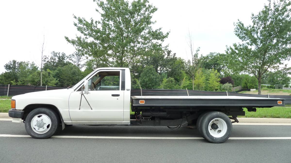 Toyota-pick-up-1987-white-4
