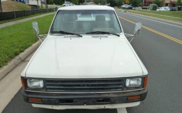 Toyota-pick-up-1987-white-5