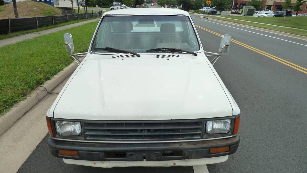 Toyota-pick-up-1987-white-5