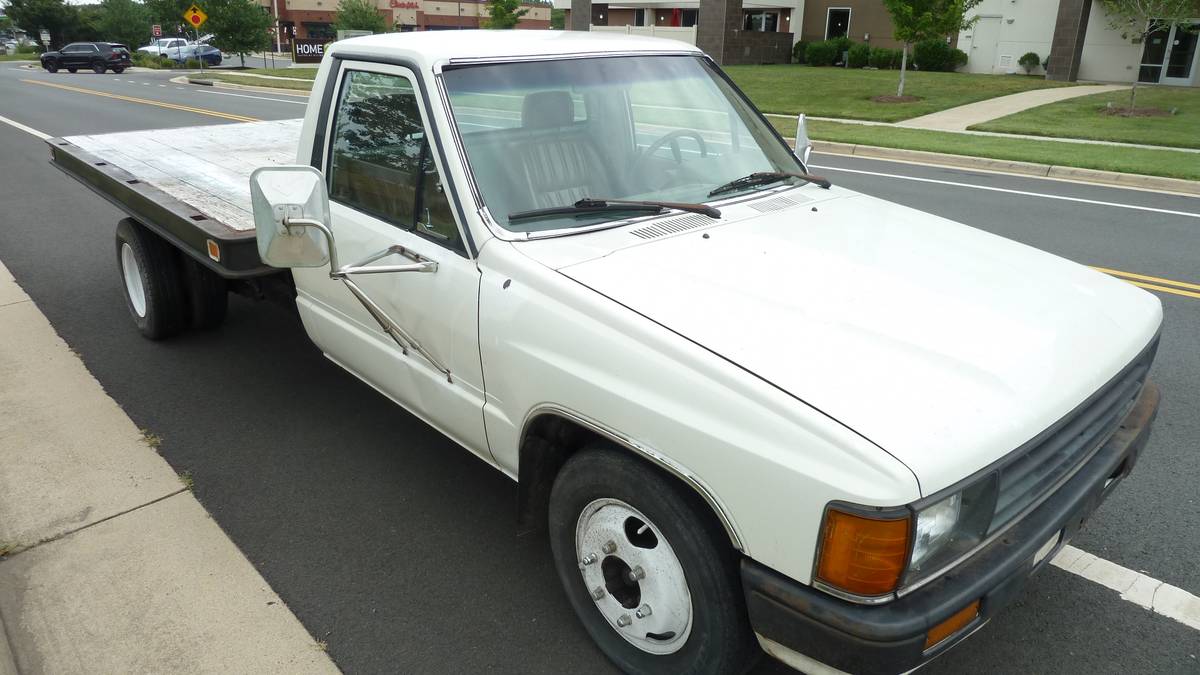 Toyota-pick-up-1987-white-6