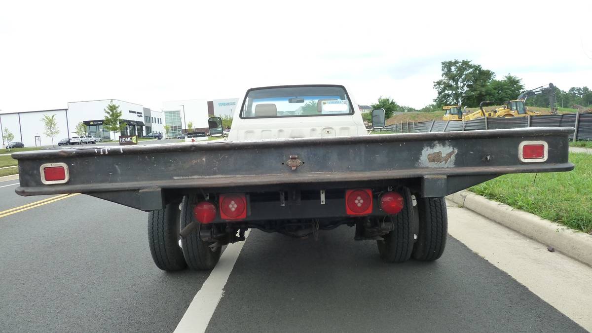 Toyota-pick-up-1987-white-8