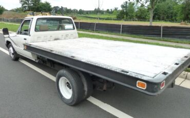 Toyota-pick-up-1987-white-9