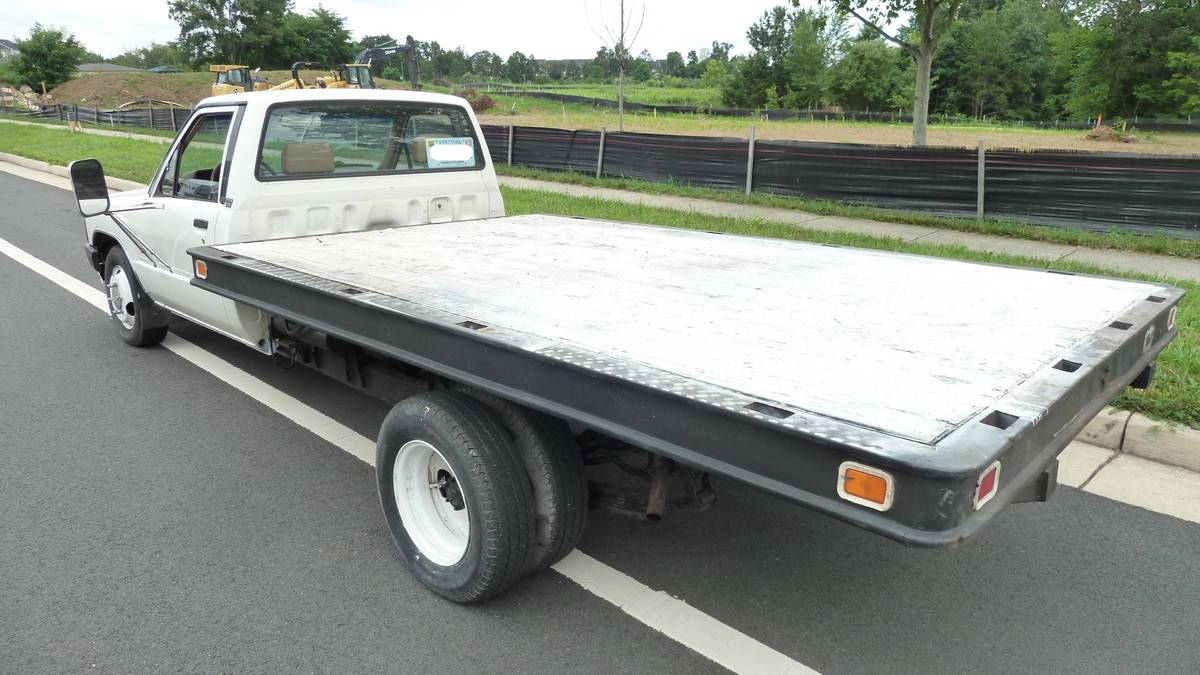 Toyota-pick-up-1987-white-9