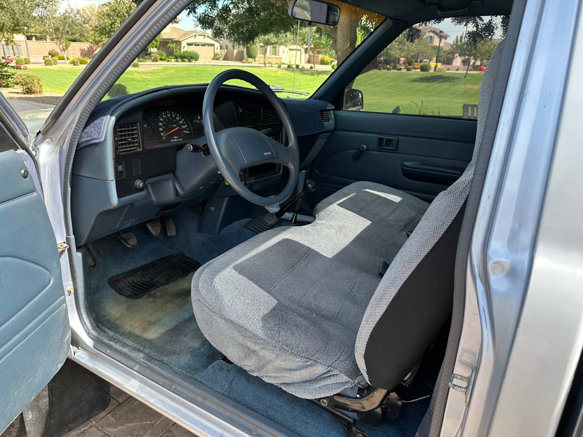 Toyota-pick-up-1989-blue-12