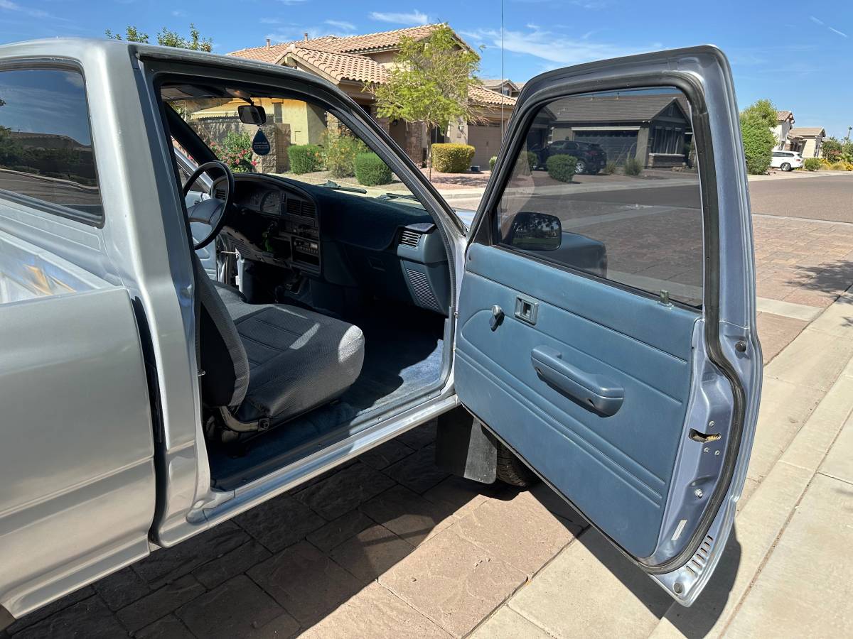 Toyota-pick-up-1989-blue-7