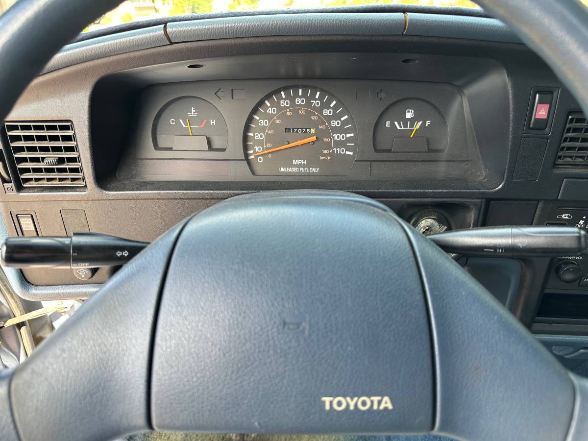 Toyota-pick-up-1989-blue-7