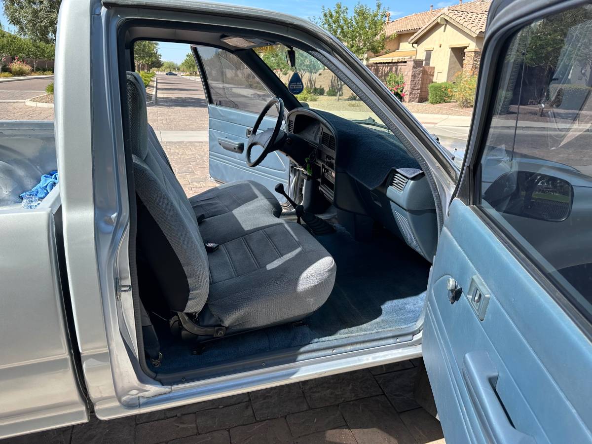 Toyota-pick-up-1989-blue-8
