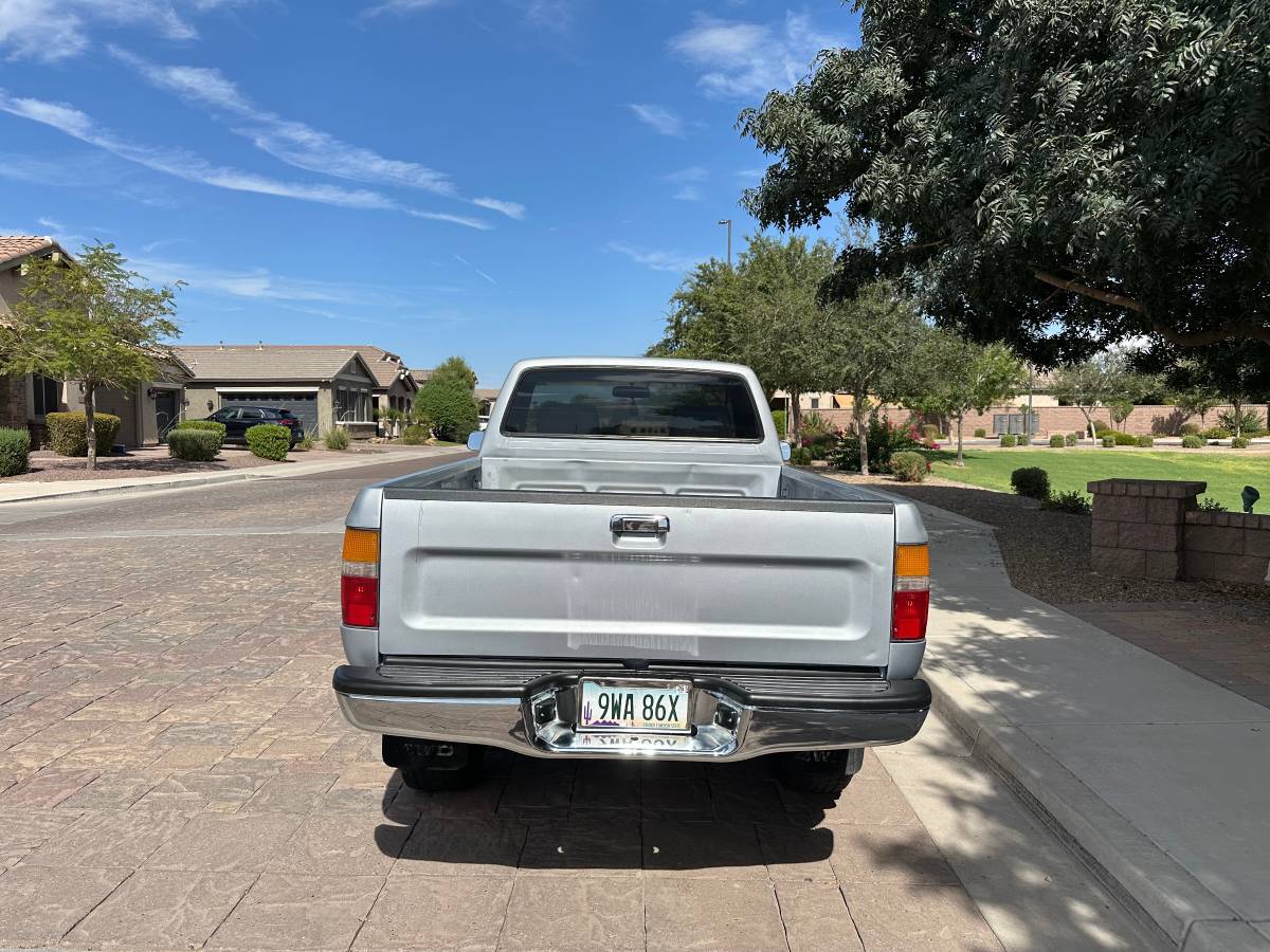 Toyota-pick-up-1989-blue