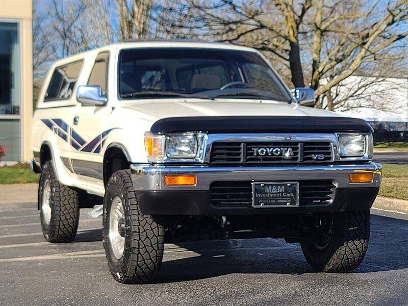 Toyota-pick-up-1990-white-1