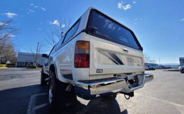 Toyota-pick-up-1990-white-11