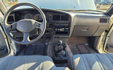 Toyota-pick-up-1990-white-14