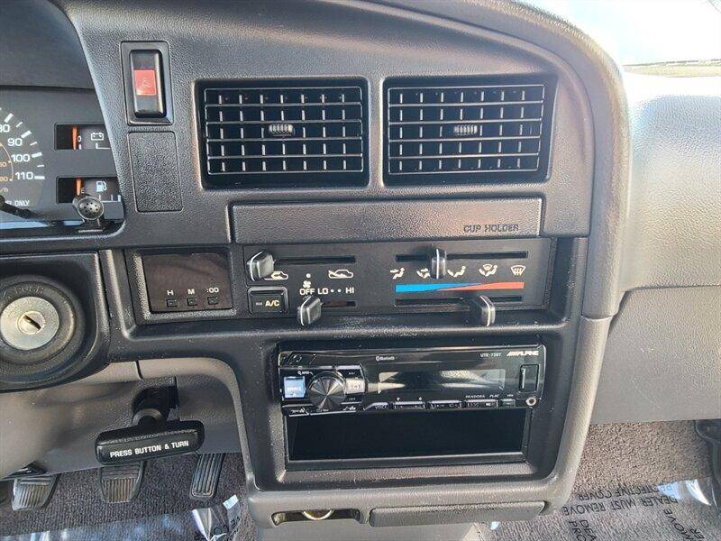 Toyota-pick-up-1990-white-15